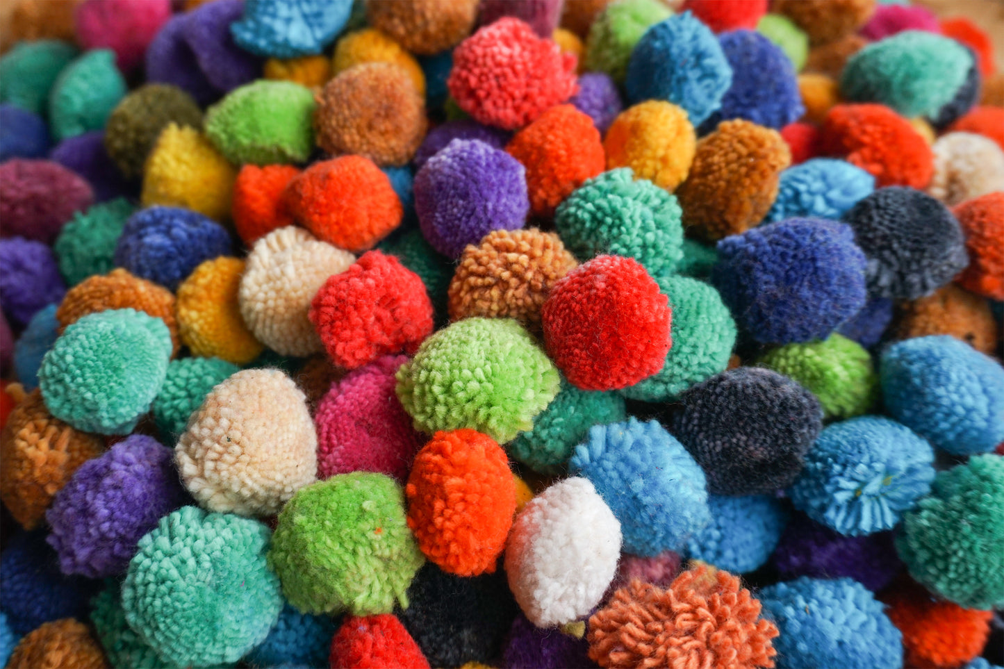 Set of 100 pieces Cotton Pom Poms 1 inch