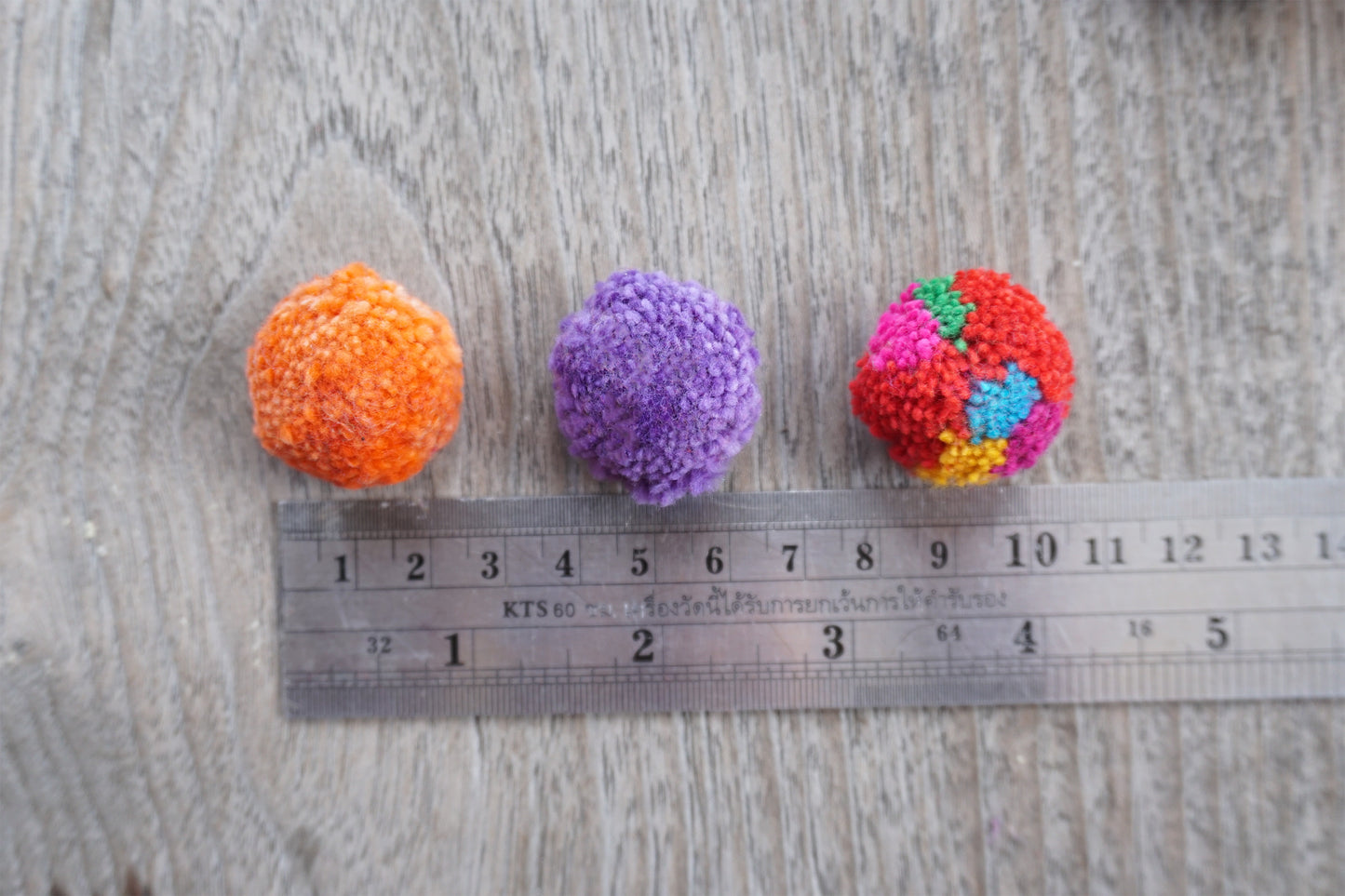 Set of 100 pieces Cotton Pom Poms 1 inch