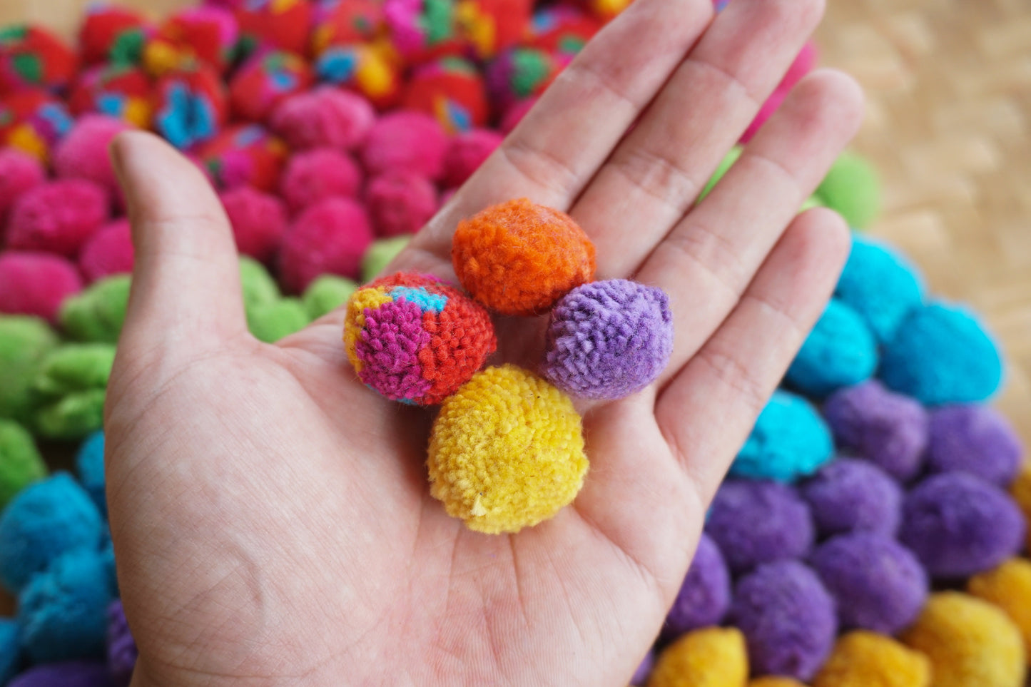 Set of 100 pieces Cotton Pom Poms 1 inch